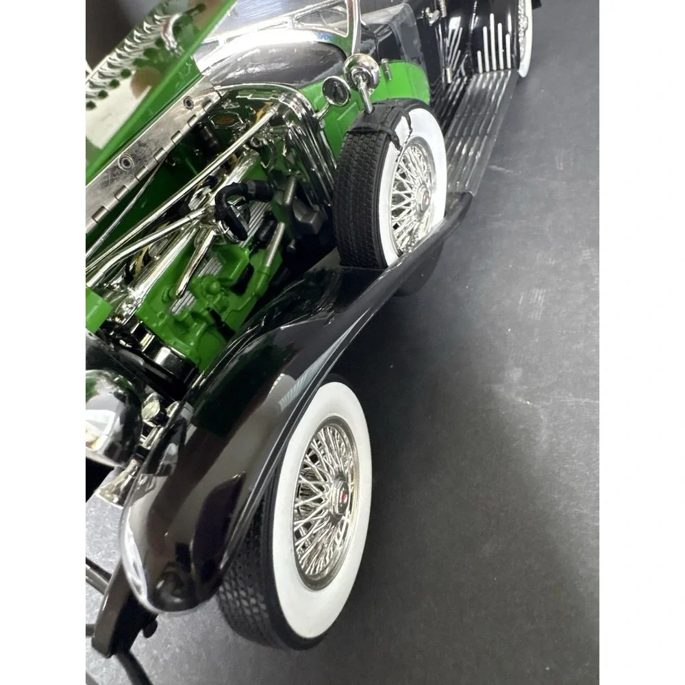 1934 Duesenberg Convertible Green Black 1:18 Signature Models Diecast Car